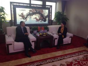 鄺遠平與河南省工商聯(lián)副主席、鄭州市工商聯(lián)主席薛景霞